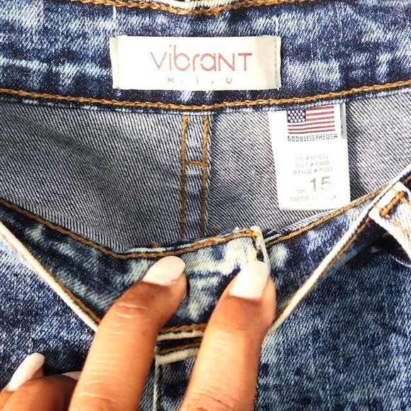 Vibrant M.I.U. High-Rise Distressed Acid Wash Skinny Jeans – Size 15 - Picture 3 of 3